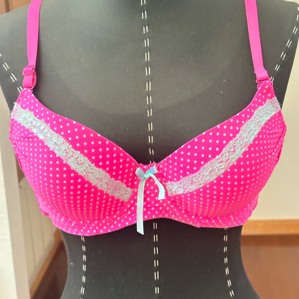 32 B HANA BRA EXCELLENT CONDITION PINK AND WHITE SEE PICS FOR DETAILS
